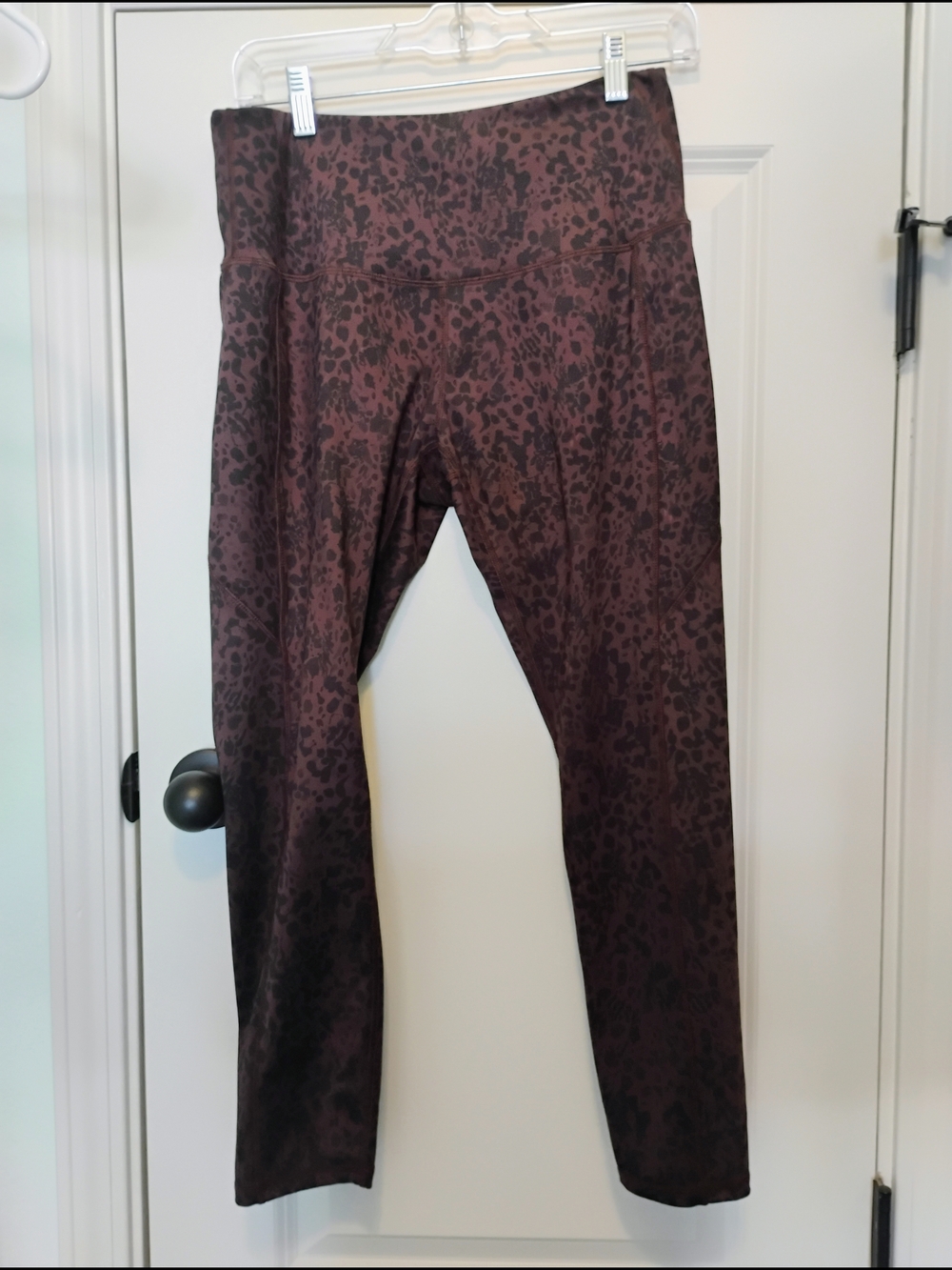 High-Waist Women's Leggings in Dark Brown Leopard Print